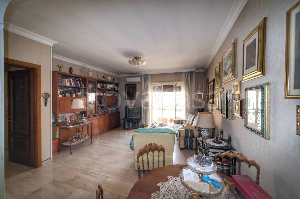 appartamento in vendita a Roma in zona Appio Latino
