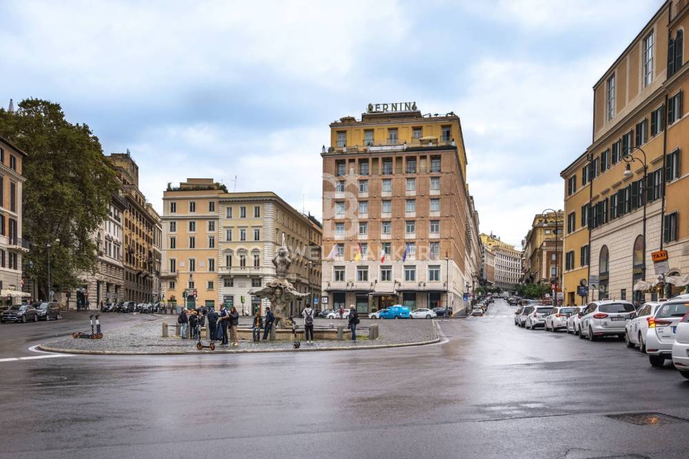 locale commerciale in vendita a Roma in zona Centro Storico