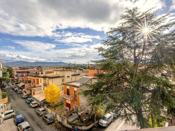 appartamento in vendita a Roma in zona Tor Bella Monaca