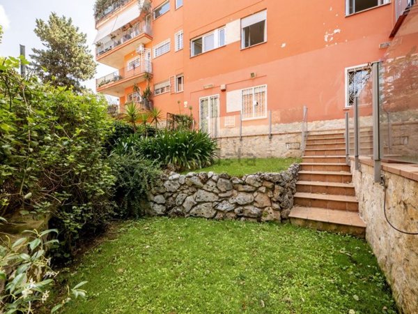 appartamento in vendita a Roma in zona Tor di Quinto