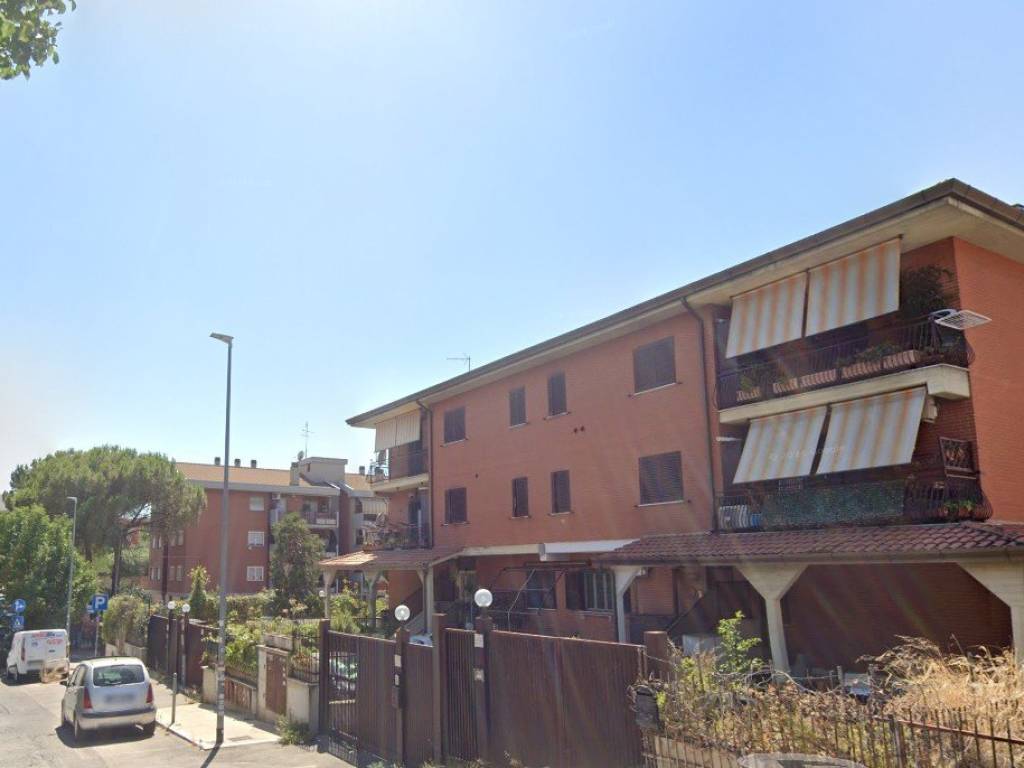 appartamento in vendita a Roma in zona Tor Cervara