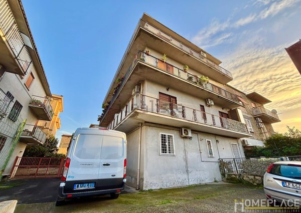 appartamento in vendita a Roma in zona Torre Angela