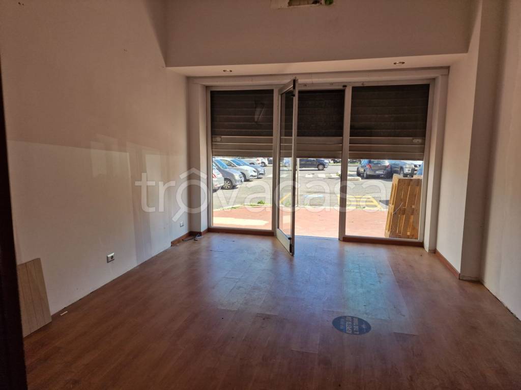 negozio in vendita a Roma in zona Corviale