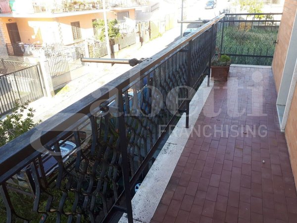 appartamento in vendita a Roma in zona Lunghezza