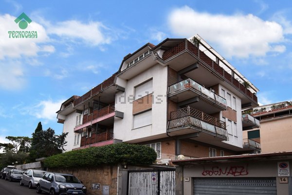 appartamento in vendita a Roma in zona Appio Pignatelli