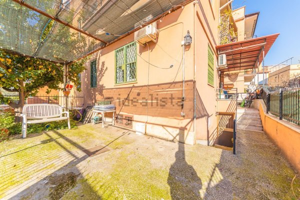 appartamento in vendita a Roma in zona Torre Angela