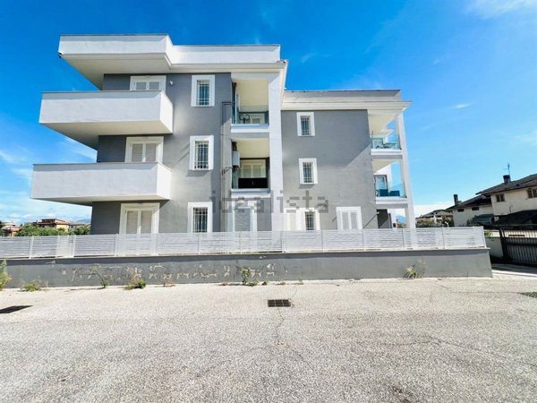 appartamento in vendita a Roma in zona Lunghezza