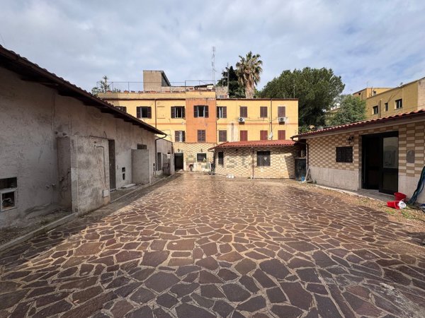 appartamento in vendita a Roma in zona Tuscolano