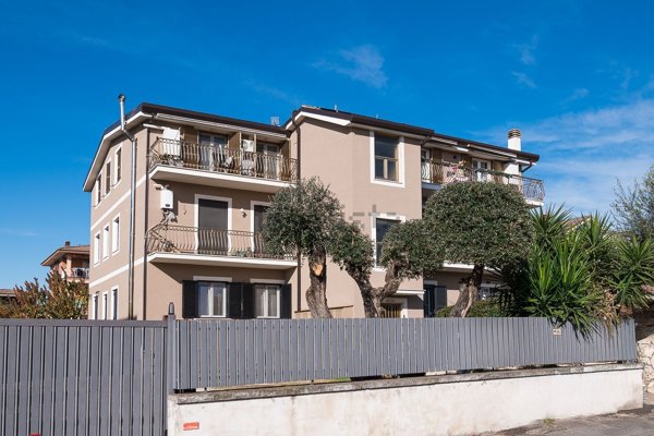 appartamento in vendita a Roma in zona Case Rosse