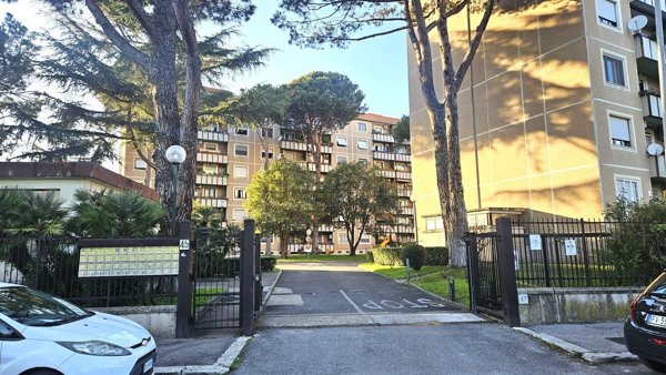 appartamento in vendita a Roma in zona Tre Pini - Poggio dei Fiori