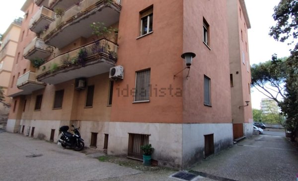 appartamento in vendita a Roma in zona Ardeatino