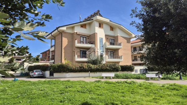 appartamento in vendita a Roma in zona Torre Gaia