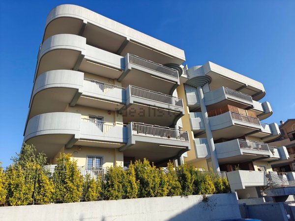appartamento in vendita a Roma in zona Selva Candida