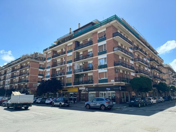 appartamento in vendita a Roma in zona Ostia