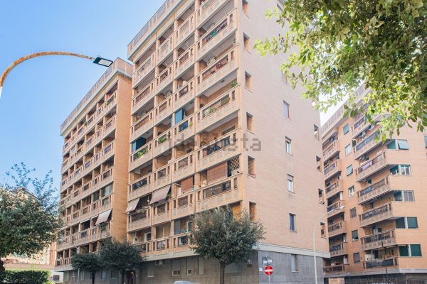 appartamento in vendita a Roma in zona Ostiense