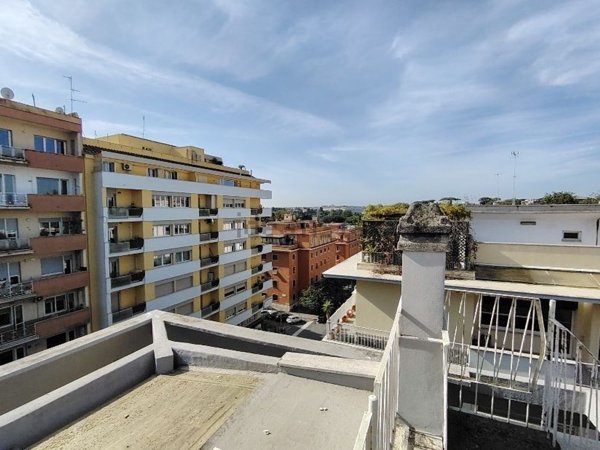 appartamento in vendita a Roma in zona Appio Latino