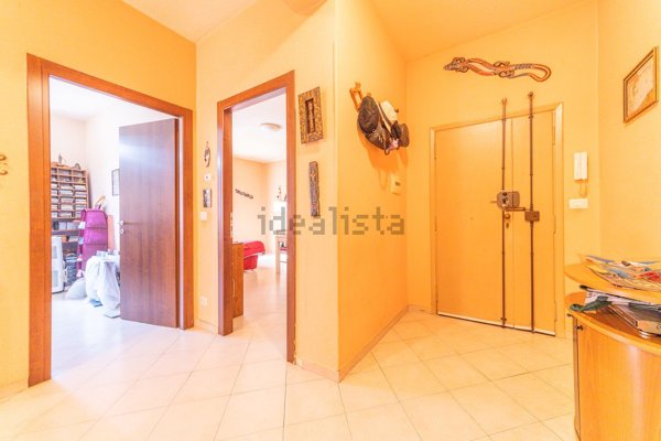 appartamento in vendita a Roma in zona Torre Angela