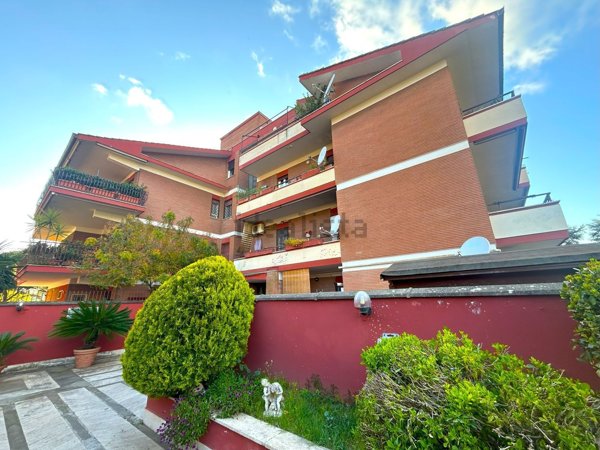 appartamento in vendita a Roma in zona Appio Pignatelli