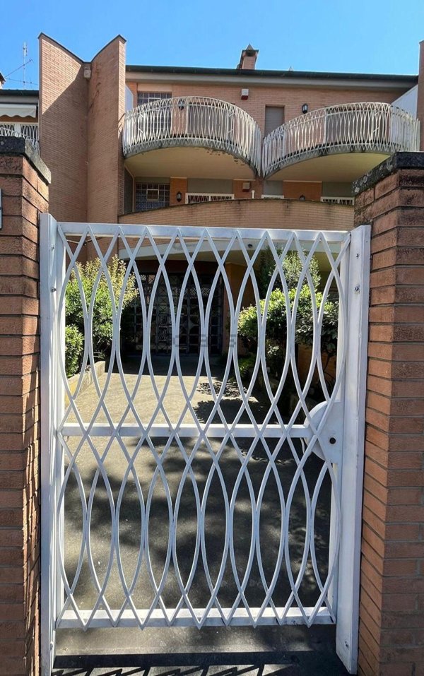 appartamento in vendita a Roma in zona Ardeatino