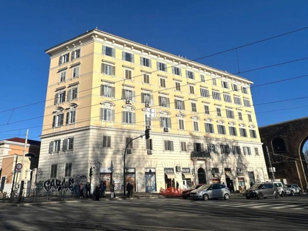 negozio in vendita a Roma in zona Esquilino