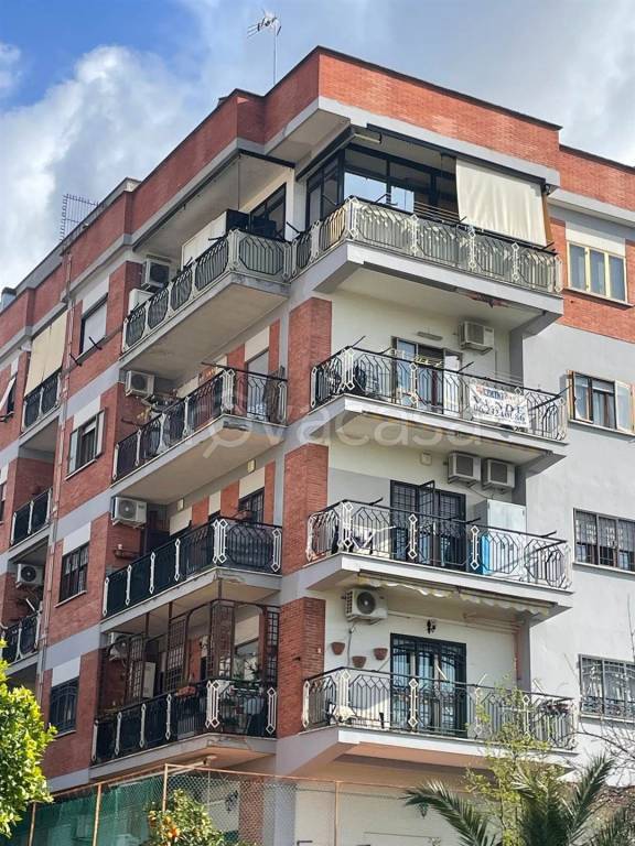 appartamento in vendita a Roma in zona Casal Morena