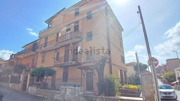 appartamento in vendita a Roma in zona Torre Angela
