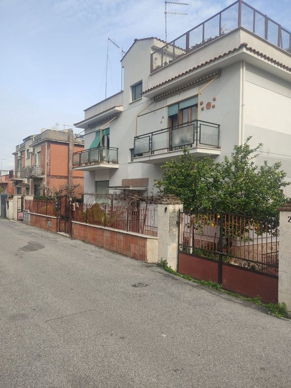 appartamento in vendita a Roma in zona Acilia