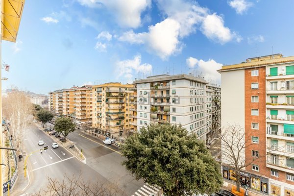 appartamento in vendita a Roma in zona Ostiense