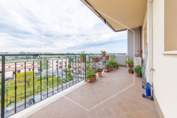 appartamento in vendita a Roma in zona Lunghezza