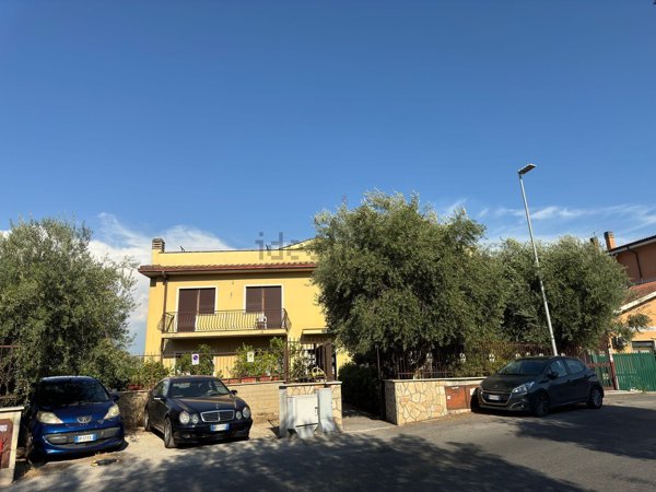 appartamento in vendita a Roma in zona Casal Morena