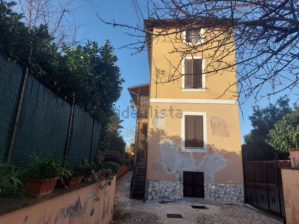 appartamento in vendita a Roma in zona Ardeatino
