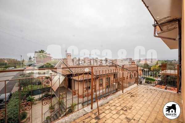 appartamento in vendita a Roma in zona Case Rosse