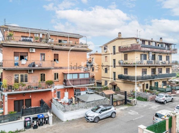 appartamento in vendita a Roma in zona Tor Bella Monaca