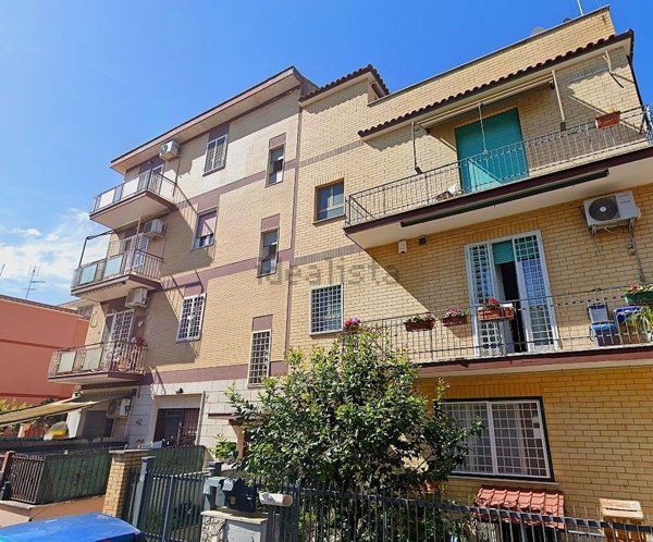 appartamento in vendita a Roma in zona Tor Bella Monaca