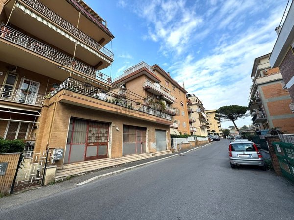 appartamento in vendita a Roma in zona Corviale