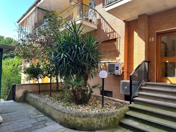 appartamento in vendita a Roma in zona Tomba di Nerone