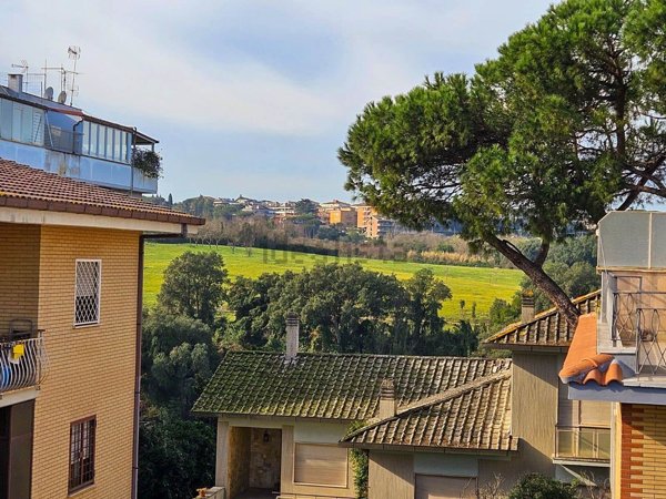 appartamento in vendita a Roma in zona Tomba di Nerone
