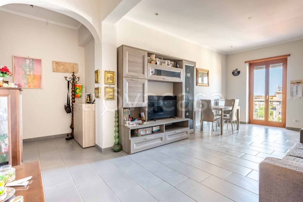 appartamento in vendita a Roma in zona Acilia