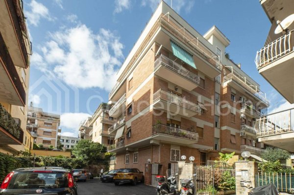appartamento in vendita a Roma in zona Tomba di Nerone