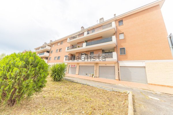 appartamento in vendita a Roma in zona Ponte di Nona