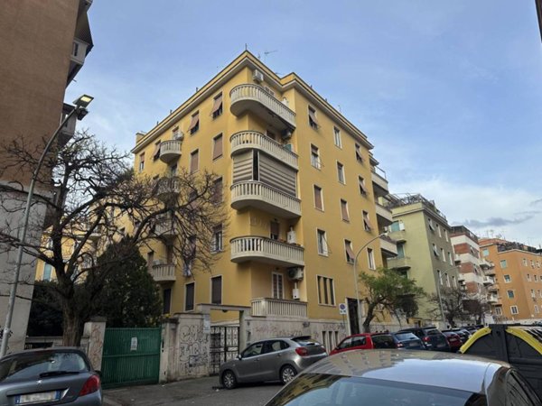 appartamento in vendita a Roma in zona Tuscolano