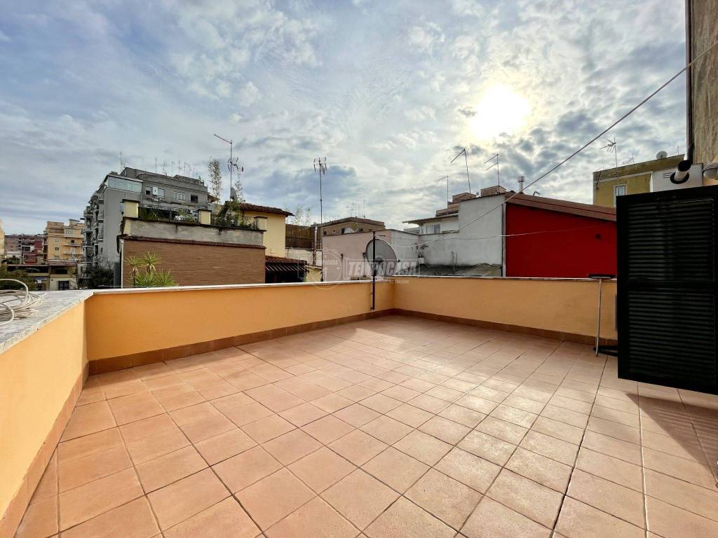 appartamento in vendita a Roma in zona Tuscolano