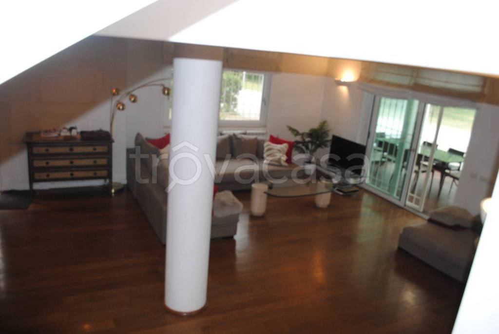 casa indipendente in vendita a Roma in zona Massimina/Casal Lumbroso
