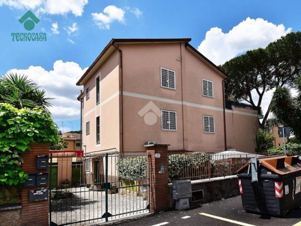 appartamento in vendita a Roma in zona Appio Claudio