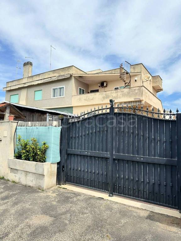 appartamento in vendita a Roma in zona Lido di Castel Fusano