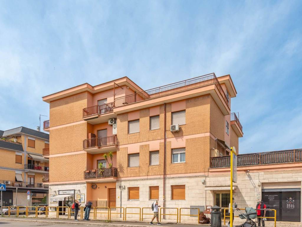 appartamento in vendita a Roma in zona Torre Angela