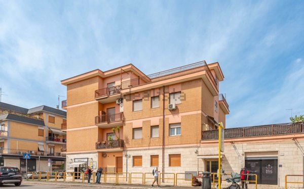 appartamento in vendita a Roma in zona Torre Angela