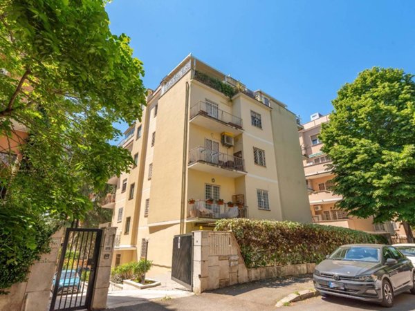 appartamento in vendita a Roma in zona Ardeatino