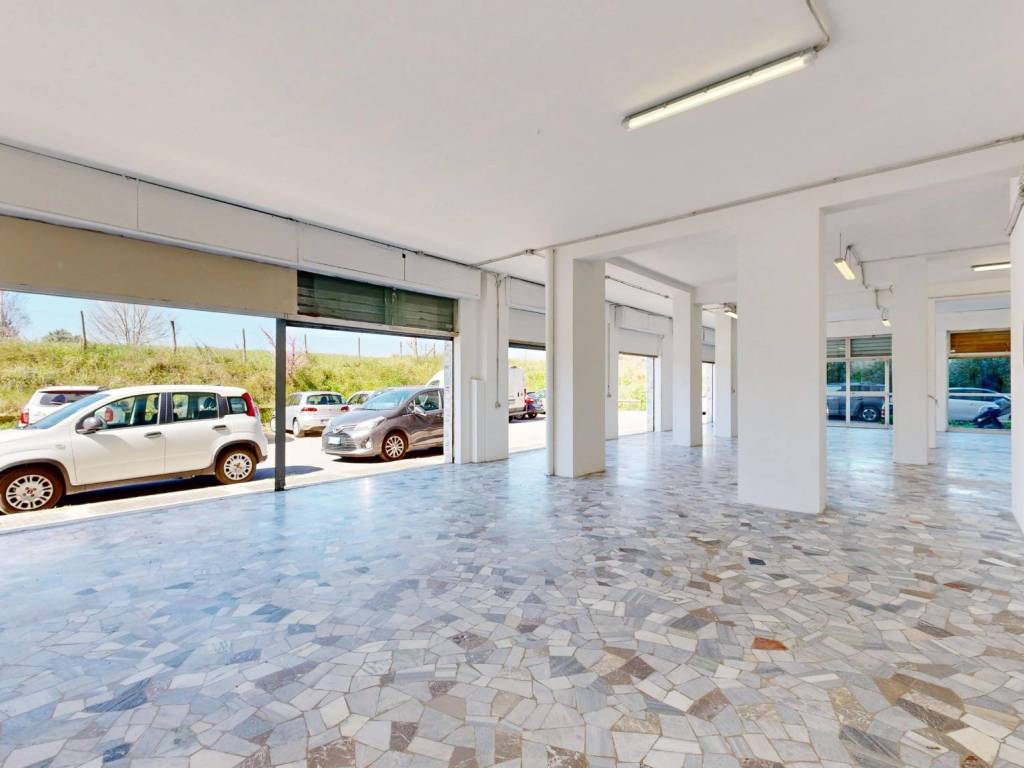 negozio in vendita a Roma in zona Collatino