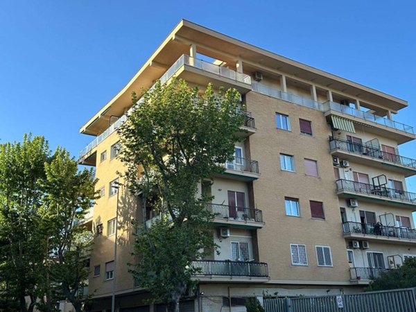 appartamento in vendita a Roma in zona Ostia